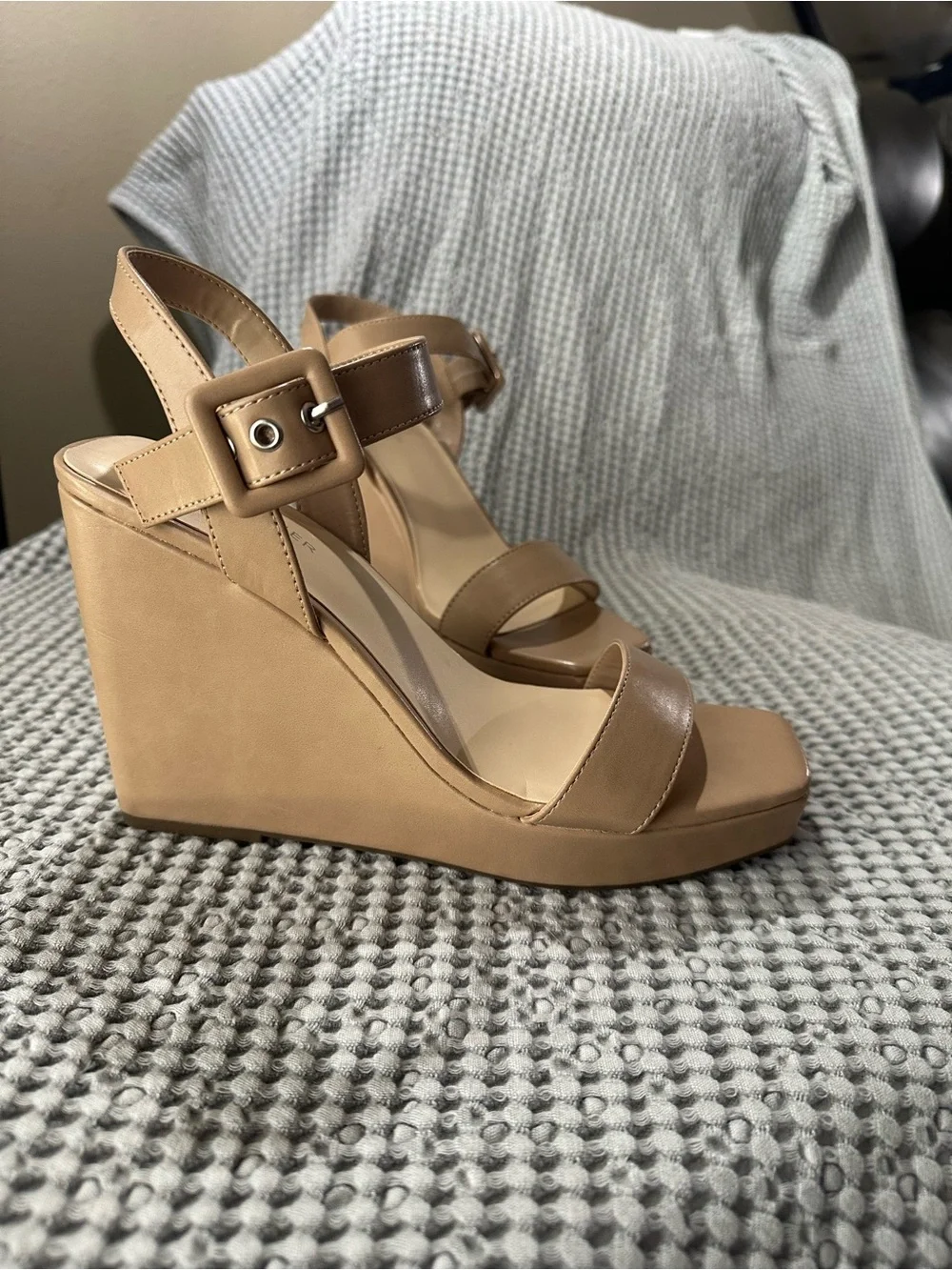 Marc Fisher Nude Tan Platform Wedge Sandals Sz 9 Square Toe Buckle Ankle Strap